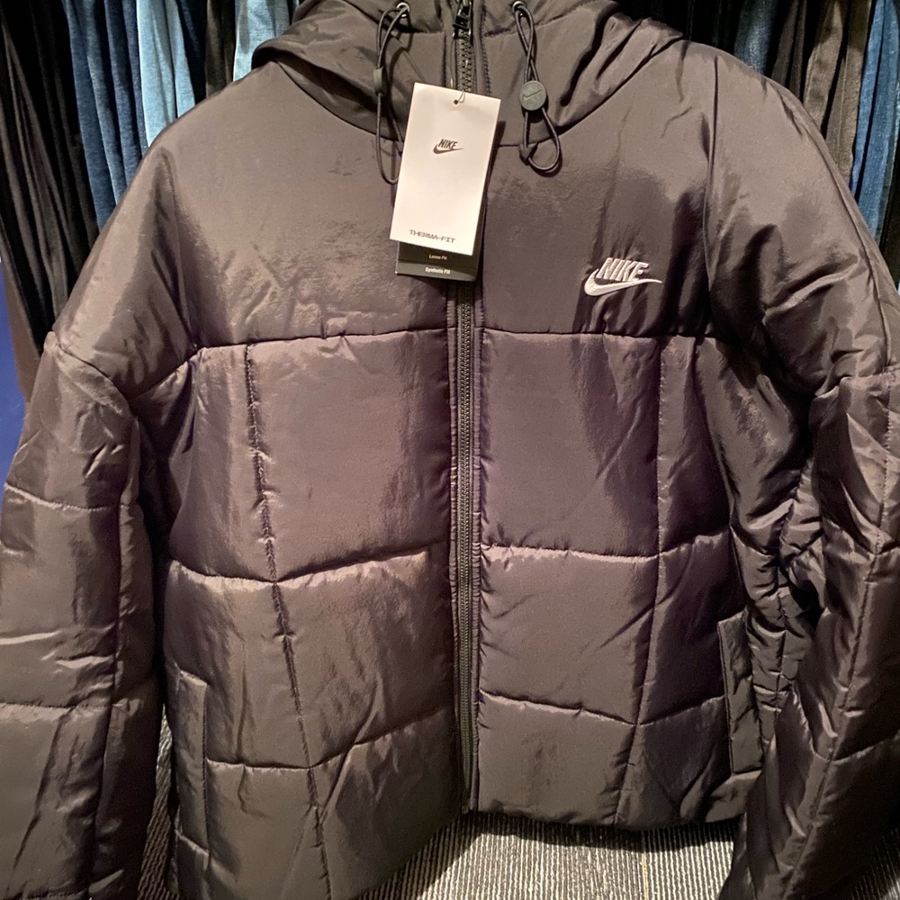 Womens Nike thermal fit sportswear black puffer coat